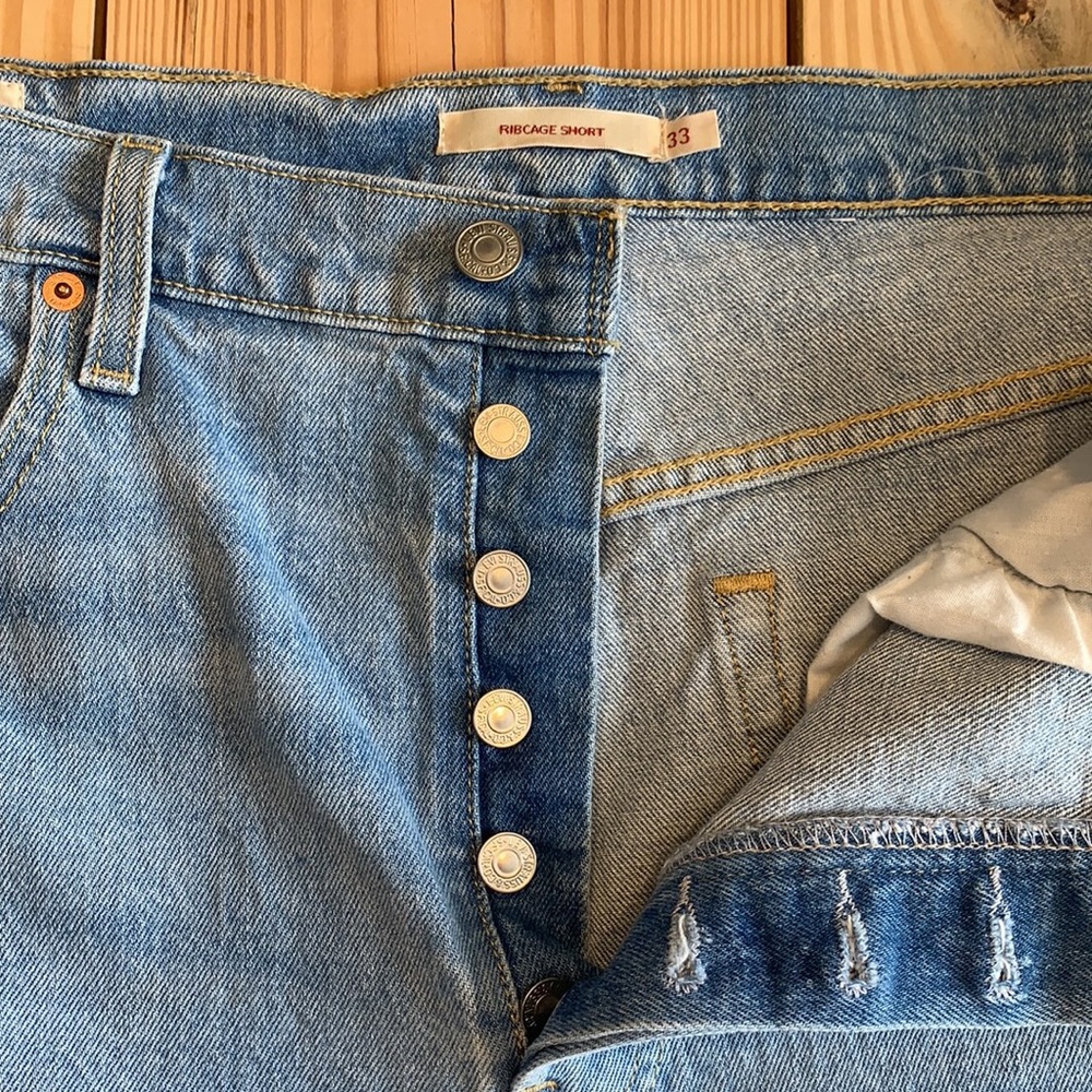 Levi Ribcage Shorts - Picture 2 of 3